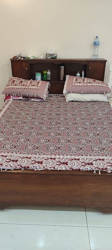 Queen Size Solid Bed with Mattress 0