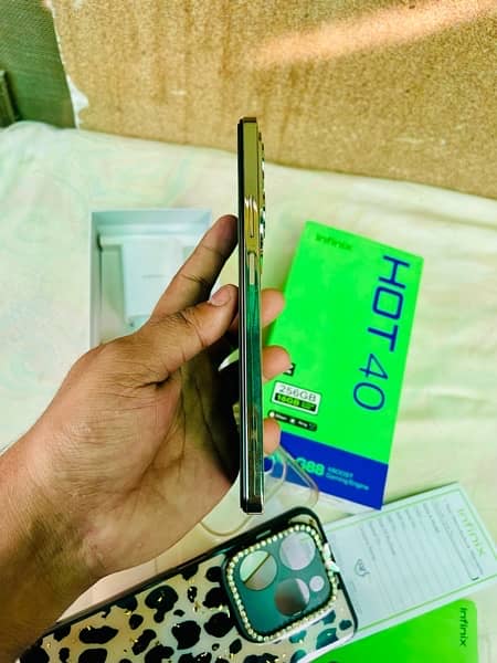 Infinix Hot40 (16gb/256gb)Urgent Sale. 0/3/0/6/4/3/9/8/4/3/0 12