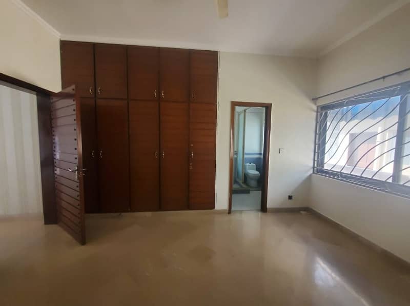 10 Marla Full House For Rent In DHA Phase 1,Block P, Lahore. 1