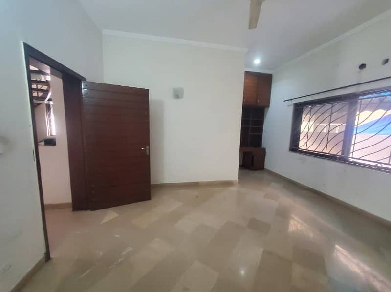 10 Marla Full House For Rent In DHA Phase 1,Block P, Lahore. 3