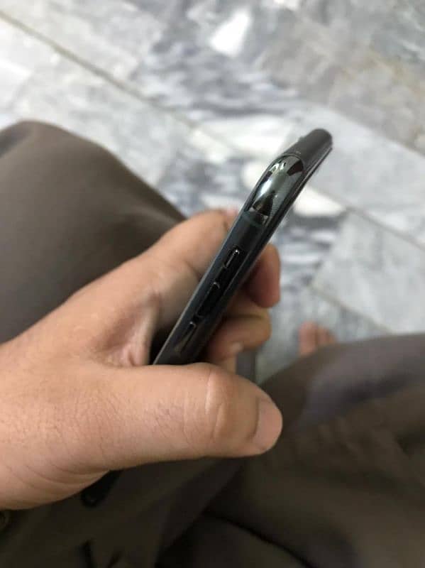 iPhone 11pro PTA 4