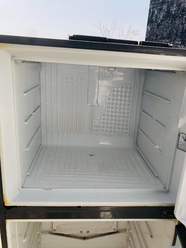 dawlence refrigerator for sale adrees bara Dari Gali no 6 gujrat 10