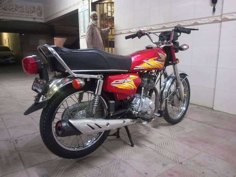 Honda 125 Karachi number 10