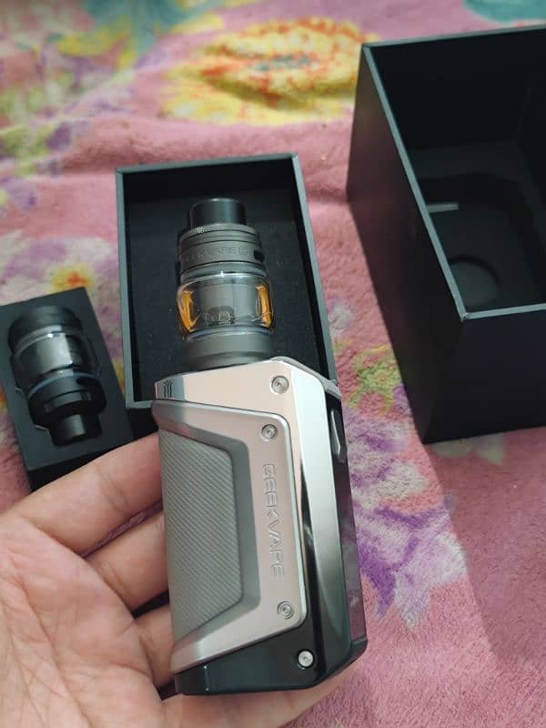 Geek Vape. . AEGIS LEGEND III KIT 200W DARG GRAY 9