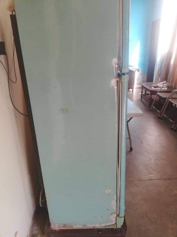 a refrigerator available for sell 1