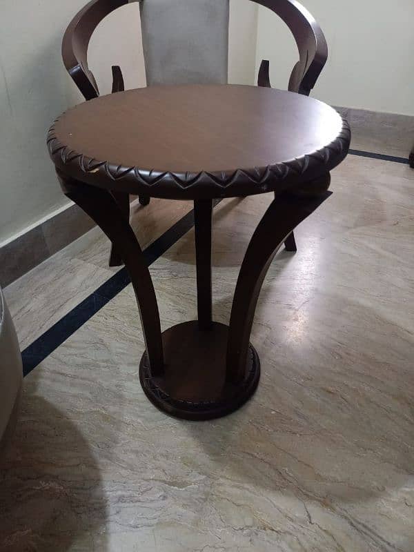 Cofee Table With 2 Chairs 3