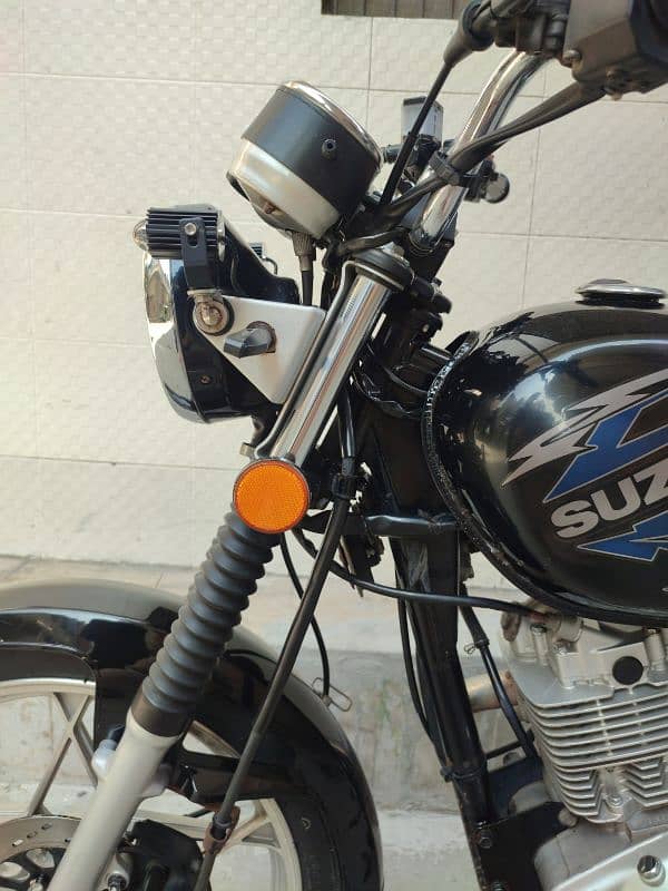 Suzuki GS 150 SE 3