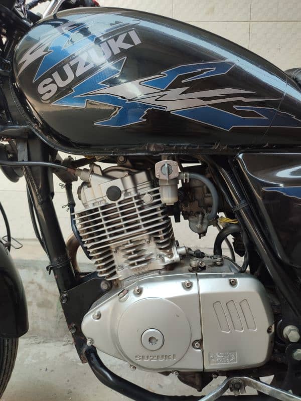 Suzuki GS 150 SE 4