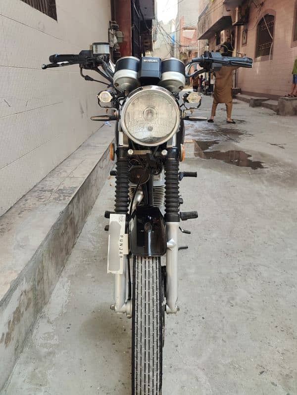 Suzuki GS 150 SE 6