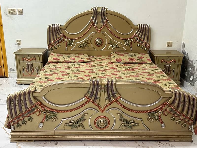 bed and dressing with side tabel 0