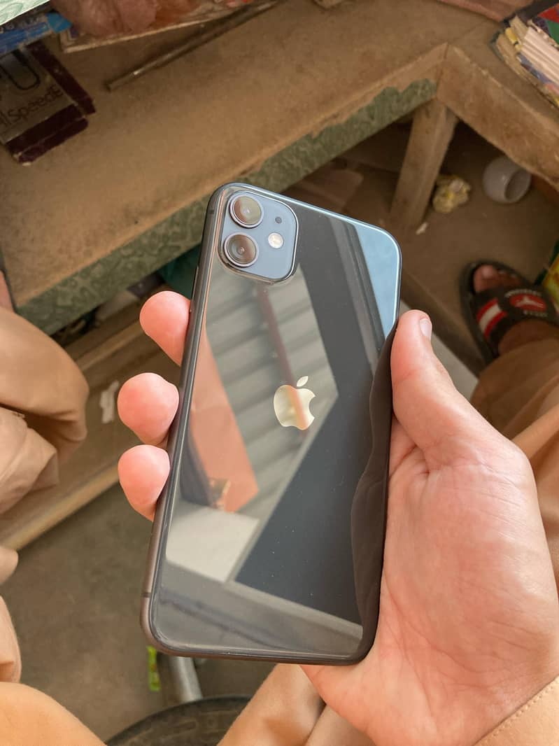 iPhone 11 black  3