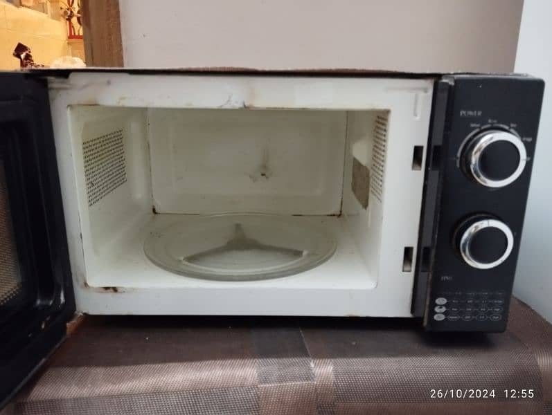 Dawlance Microwave Oven MD4 In mint condition working Perfect 1