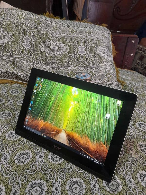 Acer aspire window tab 64GB SSD 10 inch screen size 1