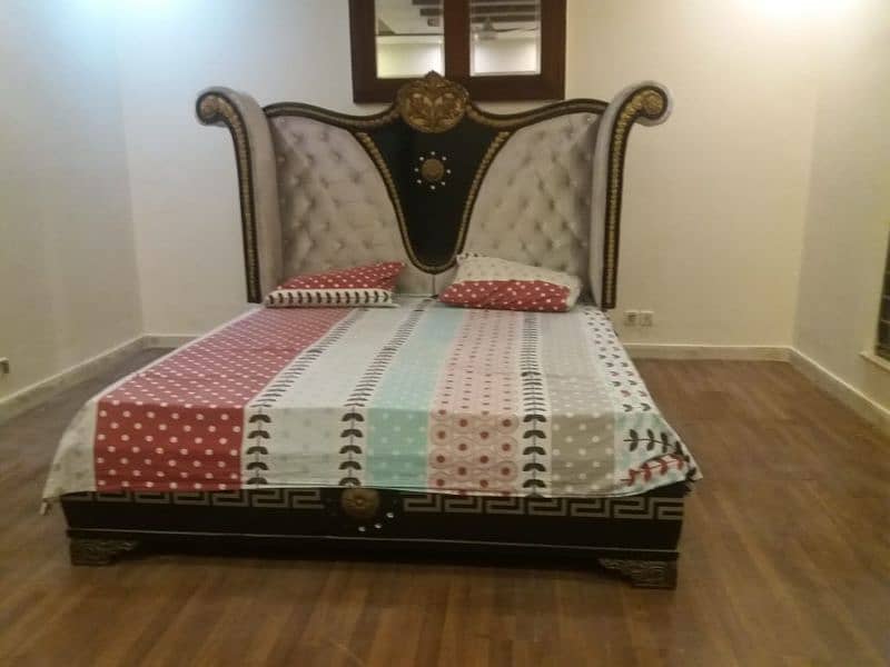 King size Bed, side Tables, dressing table 1