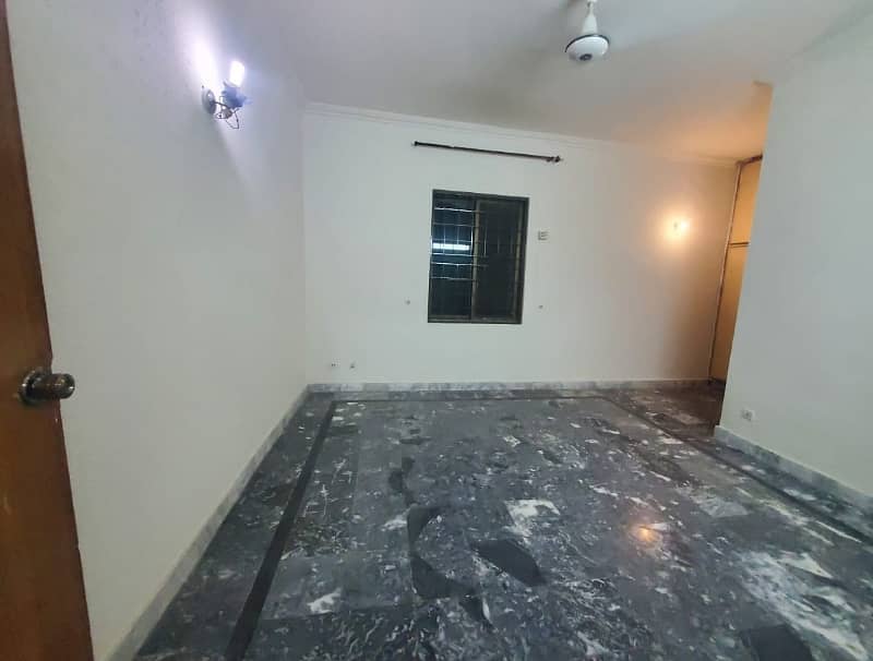 10 Marla Upper Portion For Rent In DHA Phase 4,Block AA, Lahore. 2