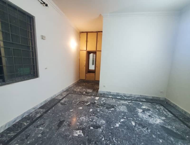 10 Marla Upper Portion For Rent In DHA Phase 4,Block AA, Lahore. 3