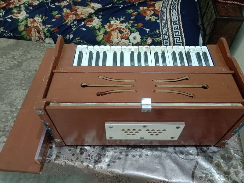 Used Harmonium 1