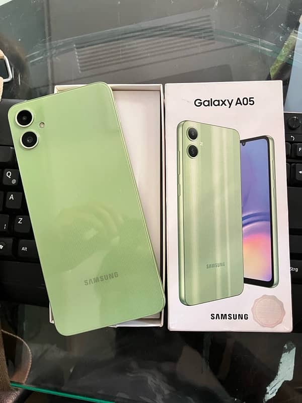 samsung a05 4/64 few days use full warrenty 1