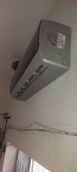 gree ac 1.5 ton heat and cool model just like new 1