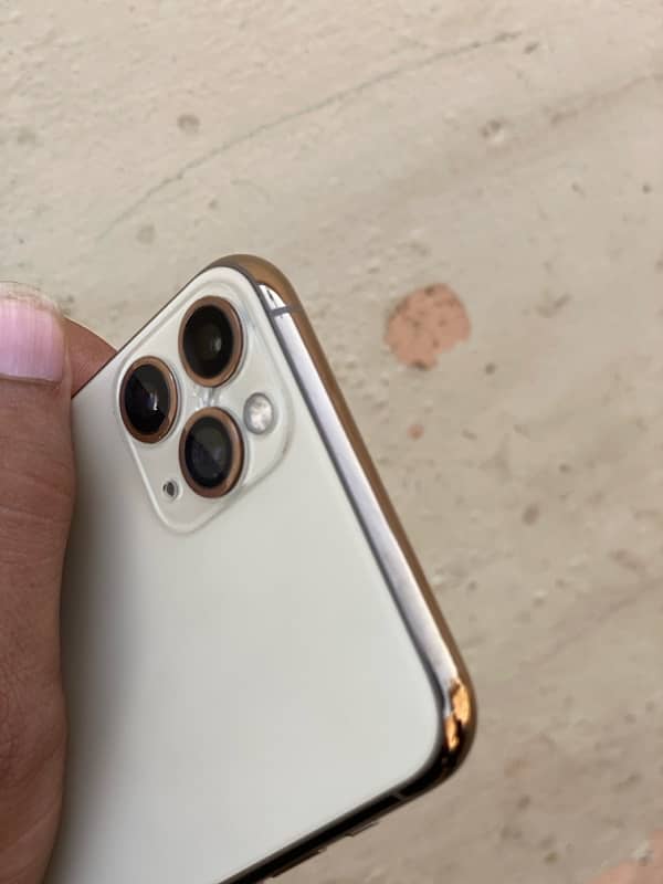 i phone 11 pro max JV 256 GB ( Golden ) 1