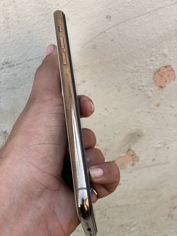 i phone 11 pro max JV 256 GB ( Golden ) 2