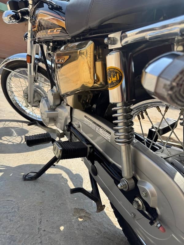 CG 125 SPECIAL EDITION GOLDEN 6