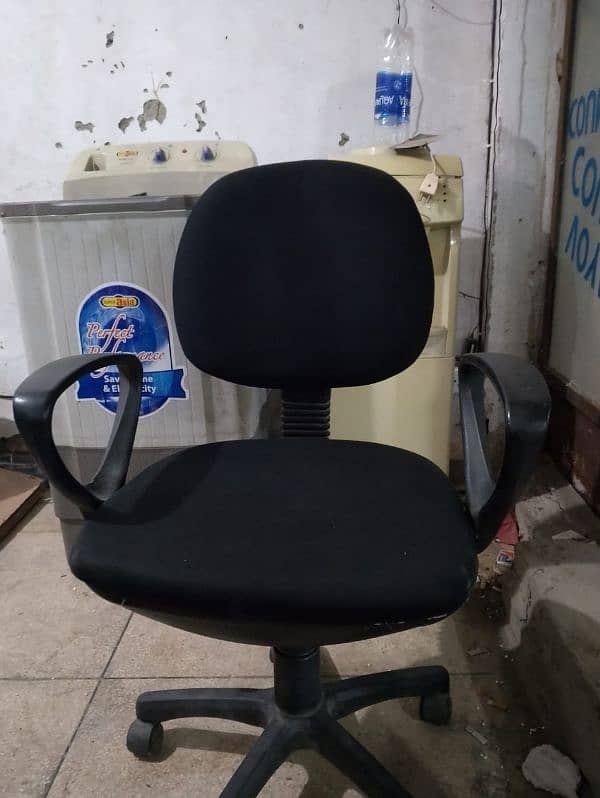 revolving chairs boss company 2