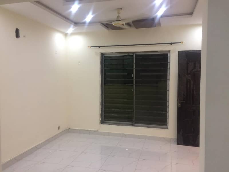 Lower Portion Of 5 Marla Available For Rent In Jinnah Block Bahria Town Lahore 0