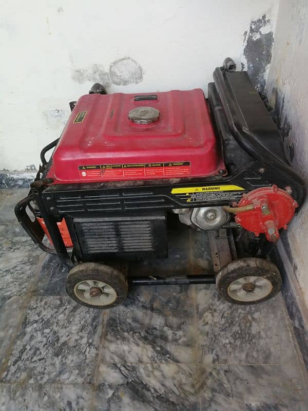 Generator 6kw solar lgwa lia h is lia sale kr raha hu gas kit lgi hu 8