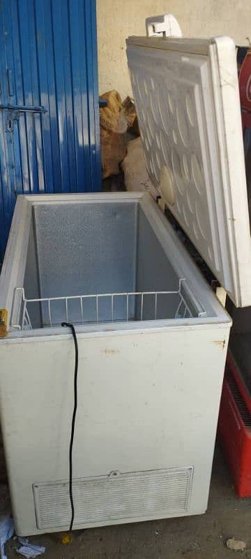 d Freezer for sale urgent 1