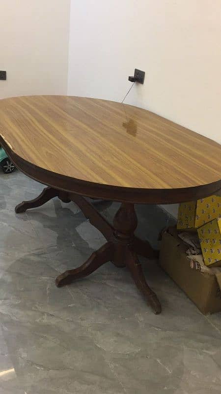 Dinning Table in Perfect Condition with Pure Wood 0