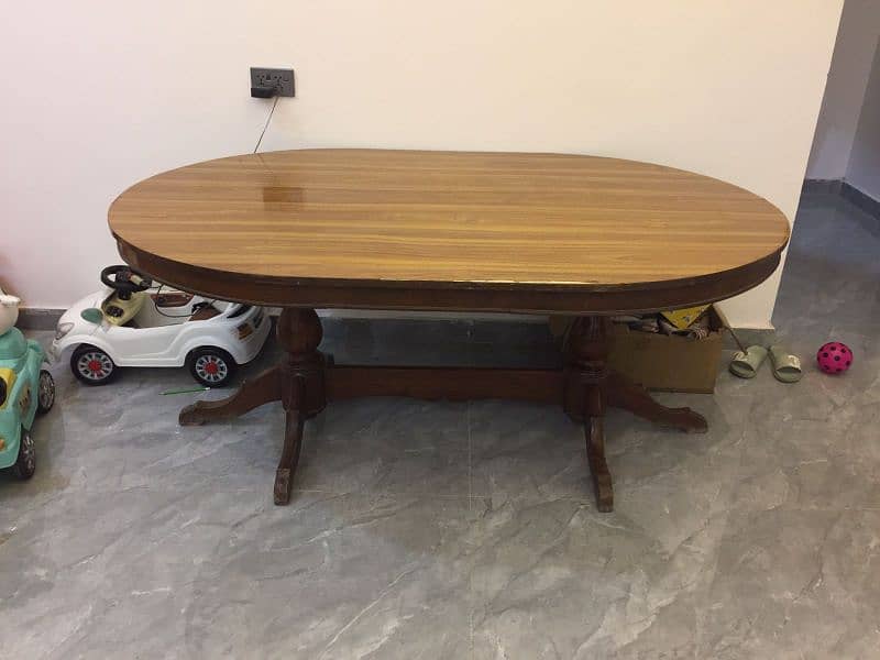 Dinning Table in Perfect Condition with Pure Wood 1