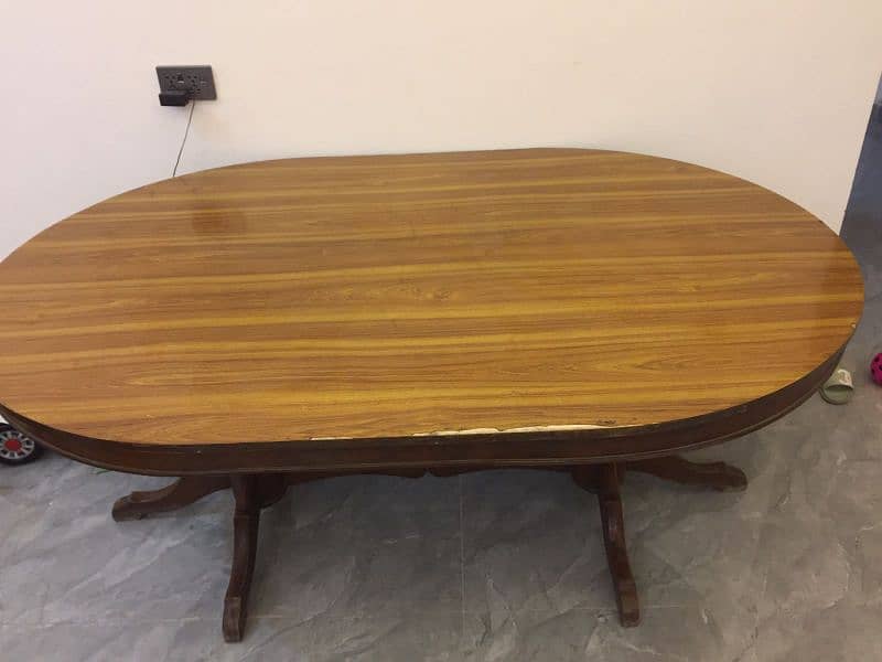 Dinning Table in Perfect Condition with Pure Wood 2