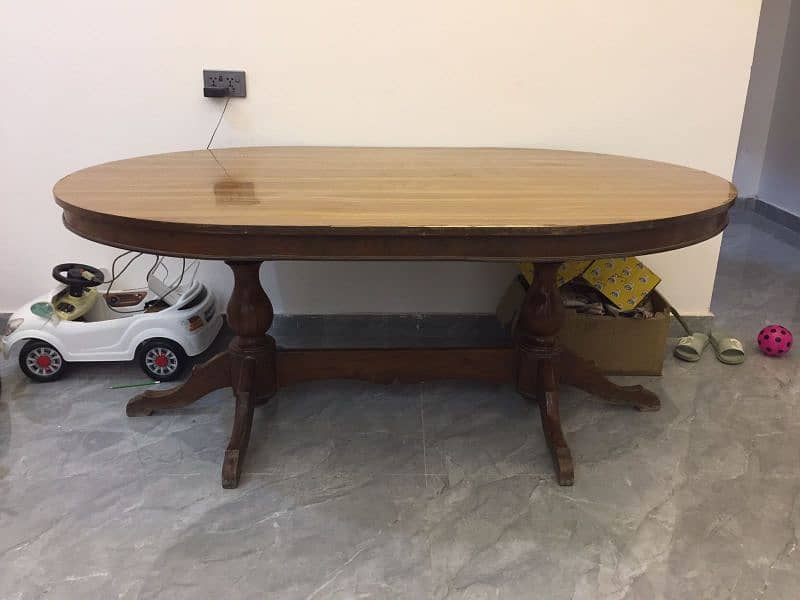 Dinning Table in Perfect Condition with Pure Wood 3