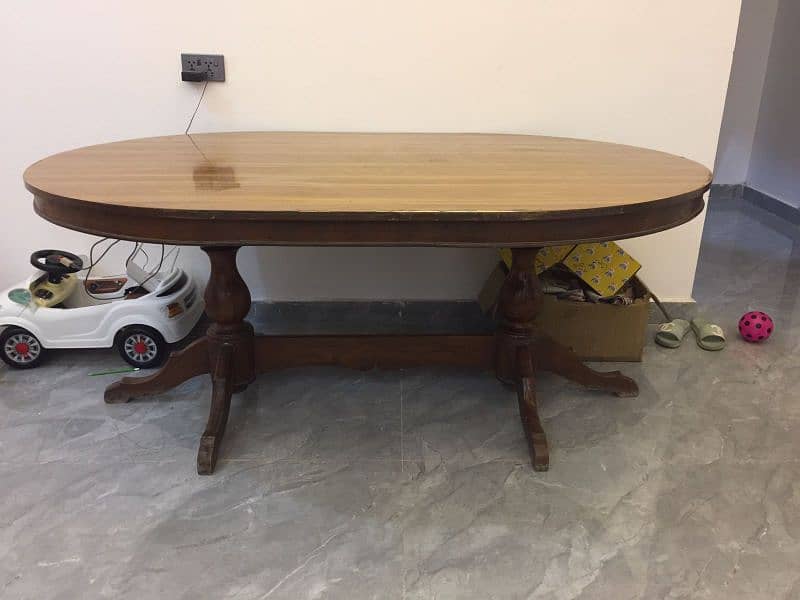 Dinning Table in Perfect Condition with Pure Wood 4