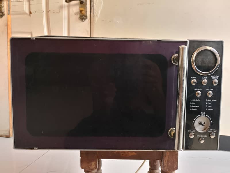 "Pre-Owned Microwave for Sale - Great Condition & Affordable Price!" 0