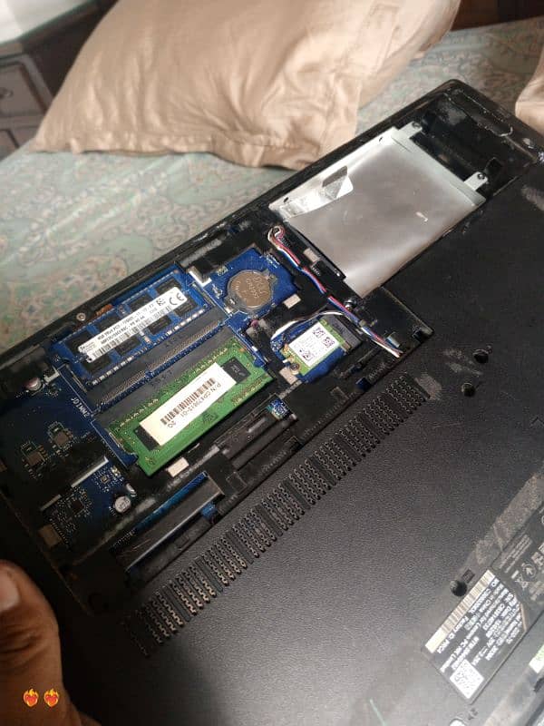 laptop lenove i5 4th gen. 6gb ram.    original charger. body issue 2