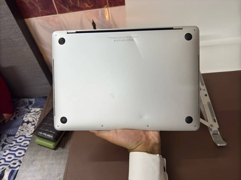 MACBOOK PRO 2018 (13 inch ] 1