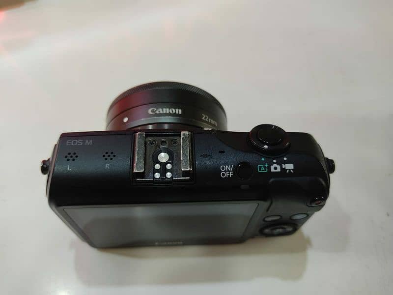 Canon Eos M with 22mm F/2 STM Lens 3