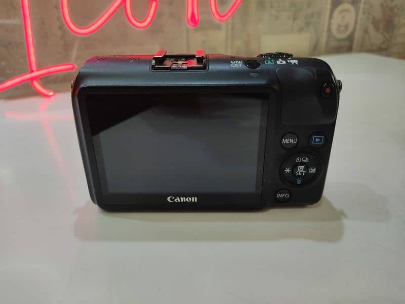 Canon Eos M with 22mm F/2 STM Lens 7