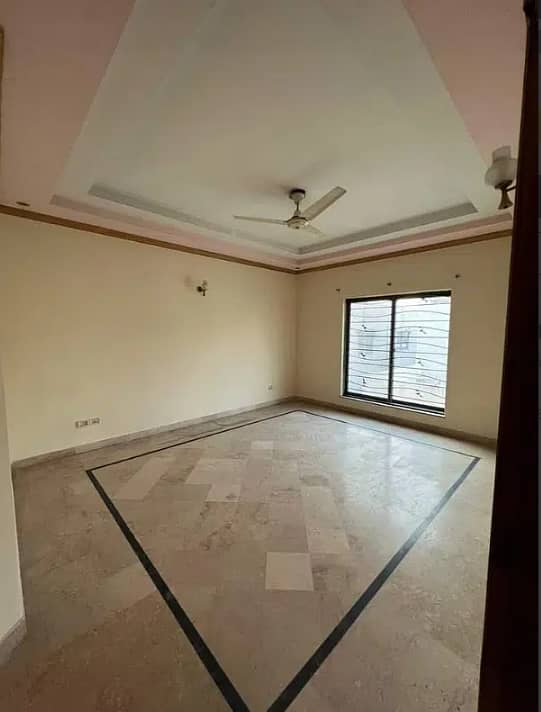 17 marla house for rent 5 bed for silent office call center software house facing park near to main road good location 3