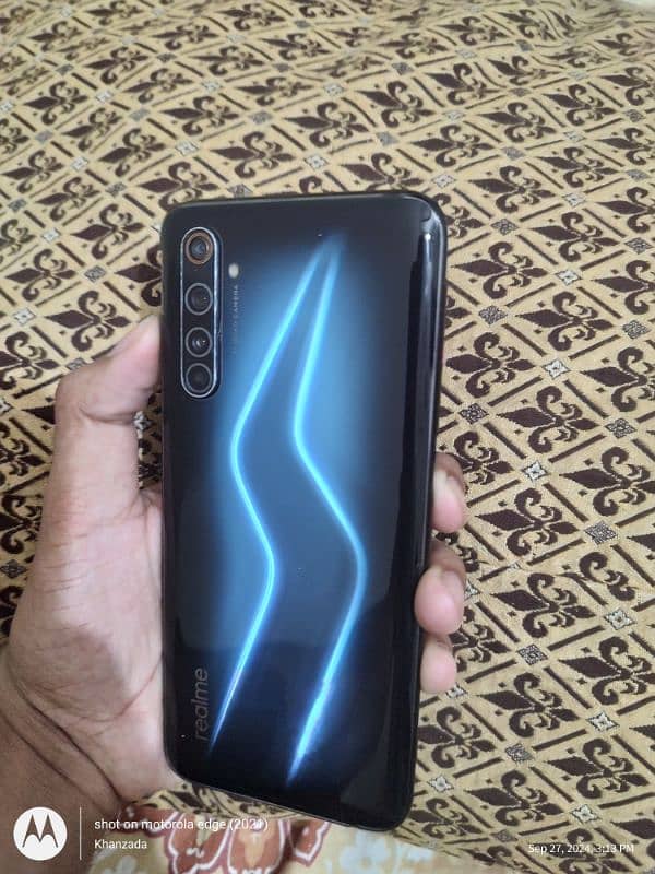 REALME 6 PRO 8 128 WITH BOX AND CHARGER 0