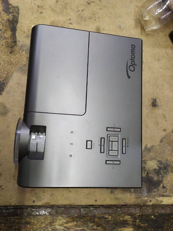 Optoma Projector Model X600 5