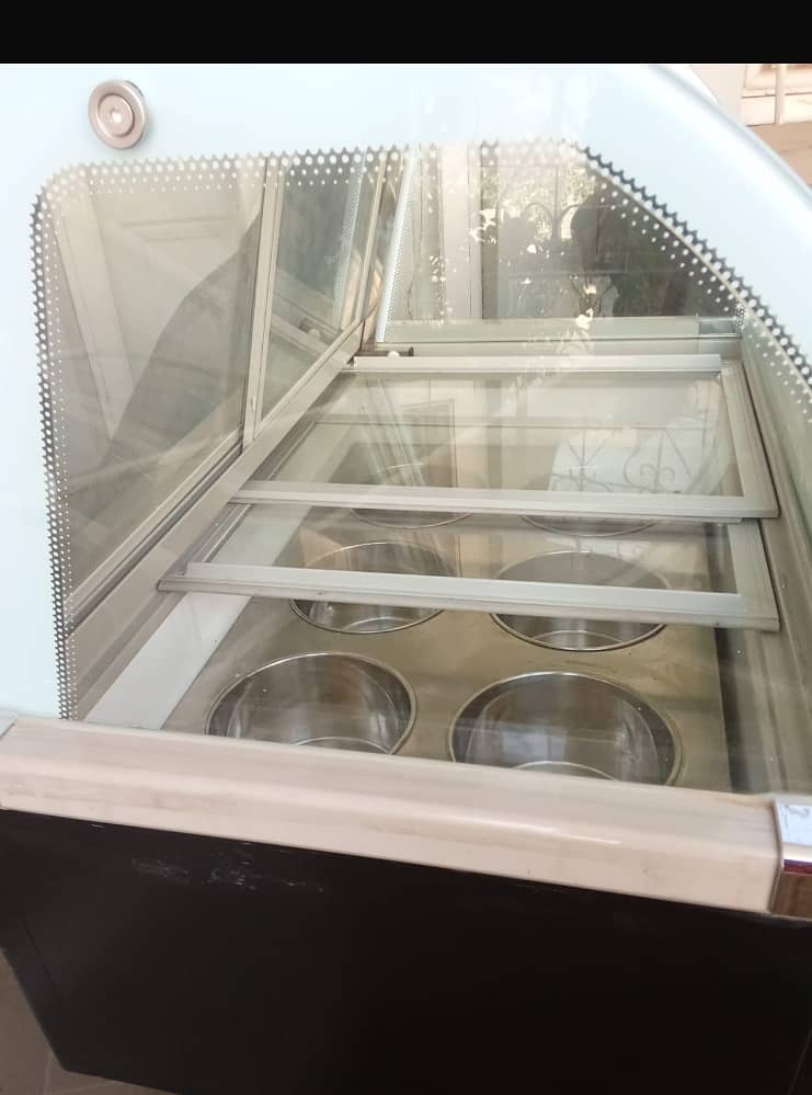 Ice Cream Display Freezer 1