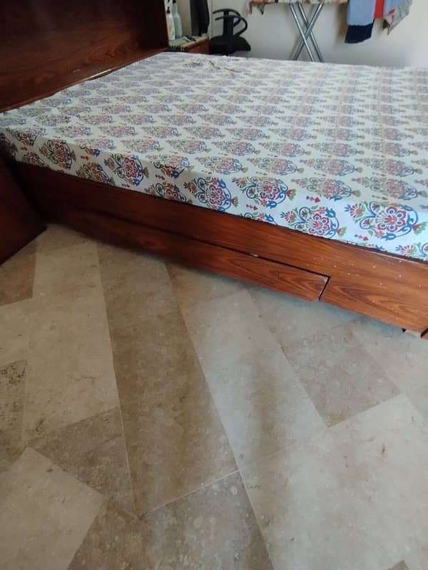 Queen sized Wooden Bed with mattress 5