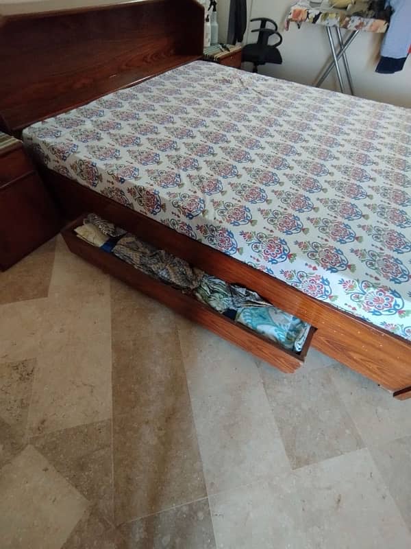 Queen sized Wooden Bed with mattress 6