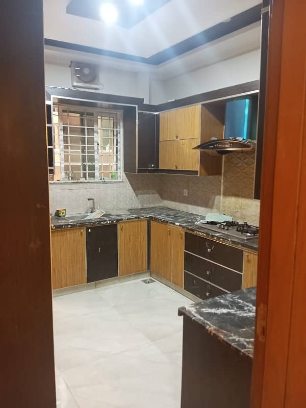 10 Marla Double Unit House, 5 Bed Room With Attached Bath, Drawing Dinning, Kitchen, T. V Lounge, Servant Quarter On Top With Attached Bath 2