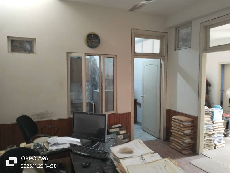 04 MARLA OFFICE 2ND FLOOR EXCELLENT LOCATION 30