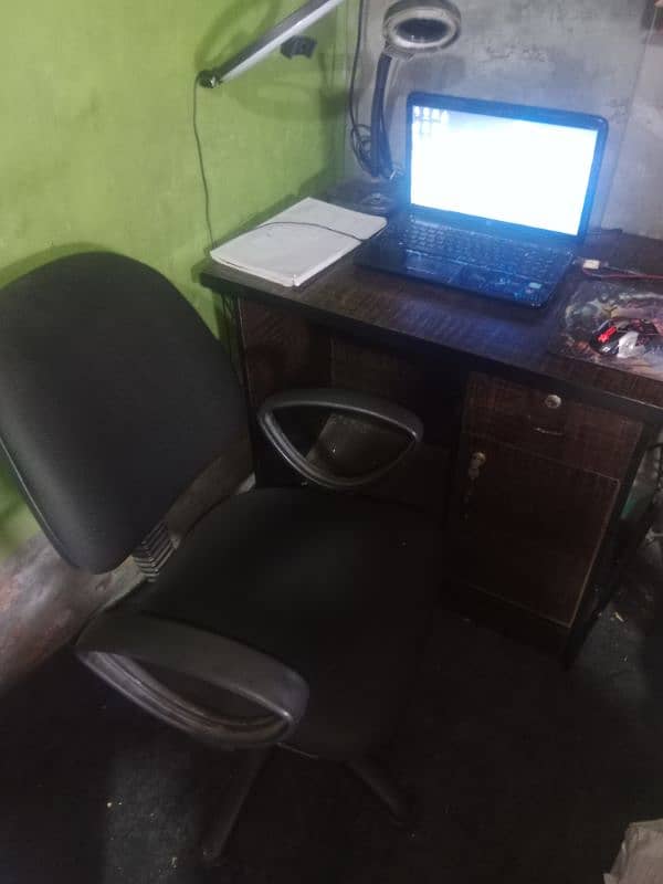 Study Table And Chair 2