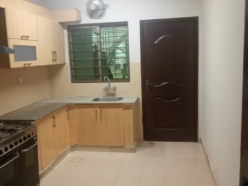 10 Marla 3 Bed Flat For Sale In Askari 11 Lahore. 2